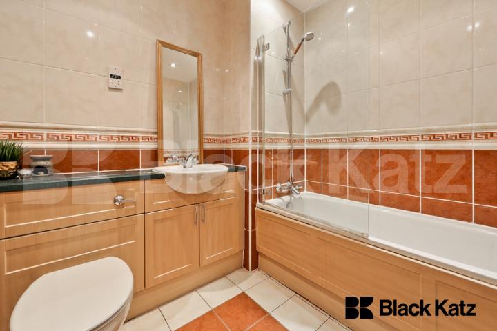 Contemporary, modern and superbly located   Kittiwake Court.Great Dover Street , Borough/London Bridge